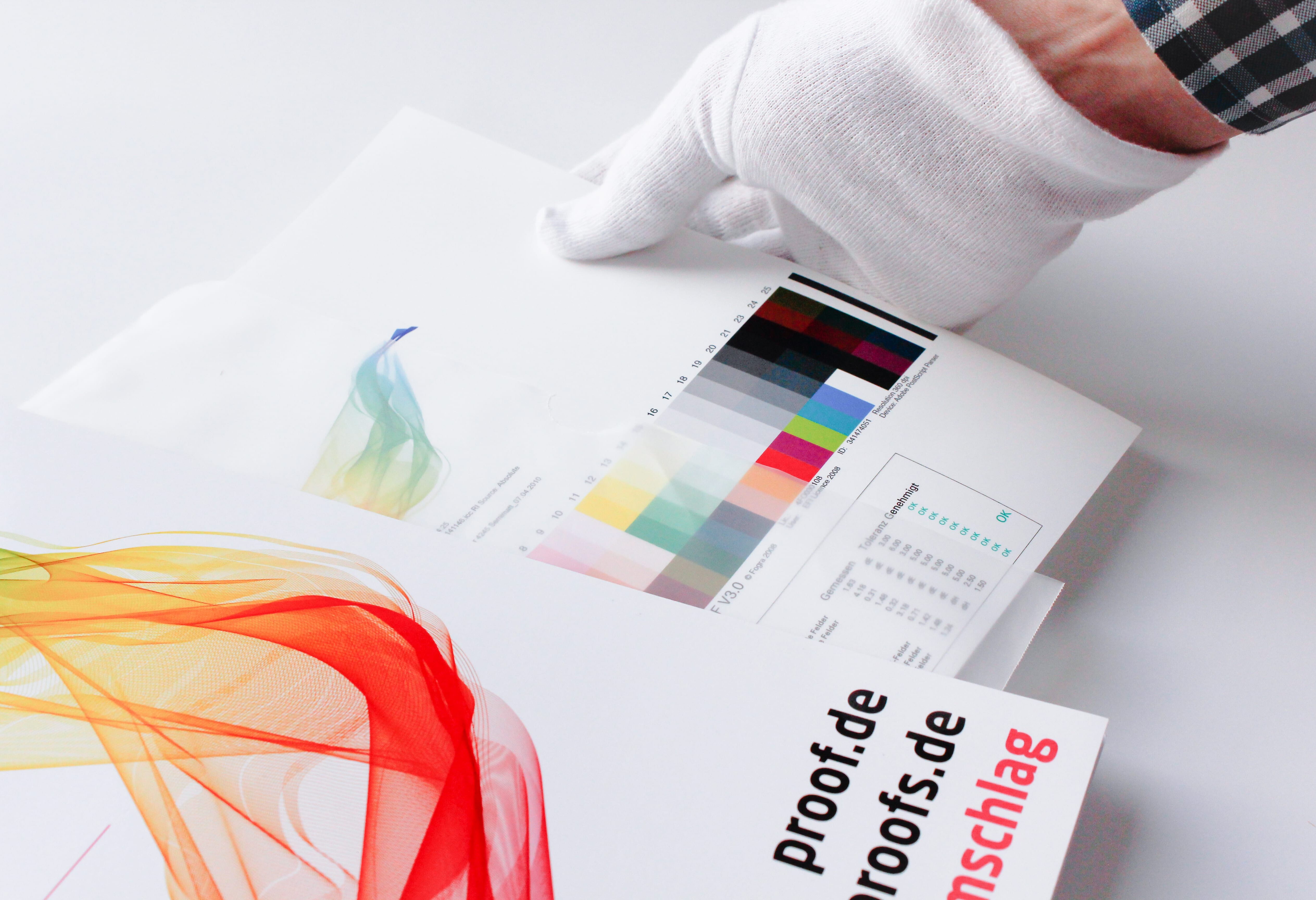 proof.de Verpacken eines Proofs / Digitalproofs / Farbproofs in einen Schutzumschlag